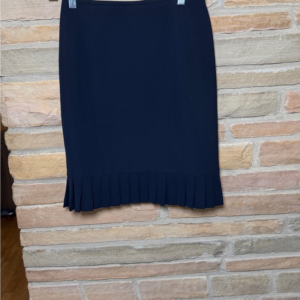 Pleated hem knee length business skirt, navy Blue Size 2P excellent condition